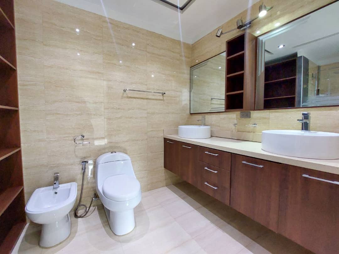 269381 En Venta EXCLUSIVO APARTAMENTO DE LUJO. RES GRAN MANDALAY. Urb  EL BOSQUE 