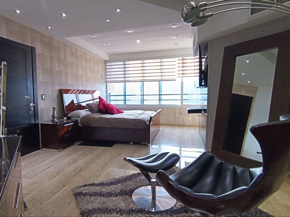 277240 VENTA ESPECTACULAR PENT HOUSE 3 niveles 800m2, Urbanización El Bosque. valencia, estado carab