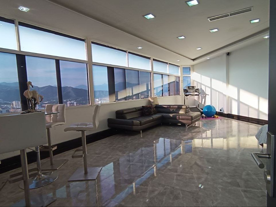277240 VENTA ESPECTACULAR PENT HOUSE 3 niveles 800m2, Urbanización El Bosque. valencia, estado carab