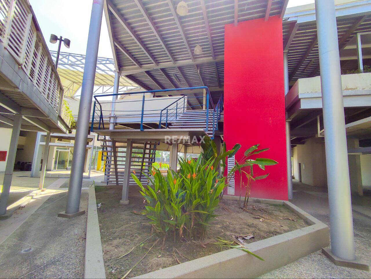 277264  En venta excelente local comercial 70m2, en obra gris, ubicado en Planta Baja PB, se encuent
