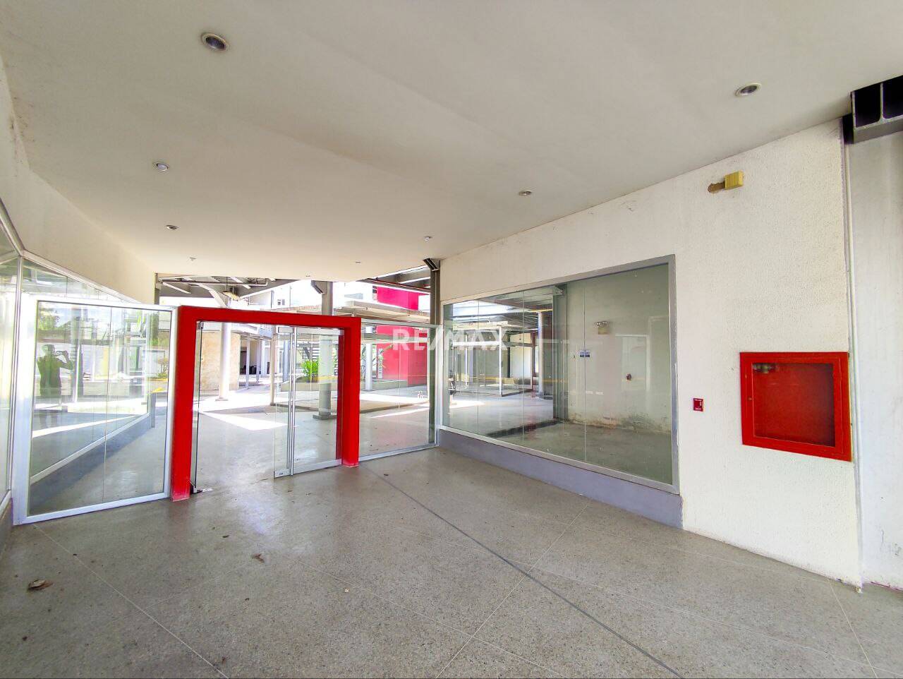 277264  En venta excelente local comercial 70m2, en obra gris, ubicado en Planta Baja PB, se encuent