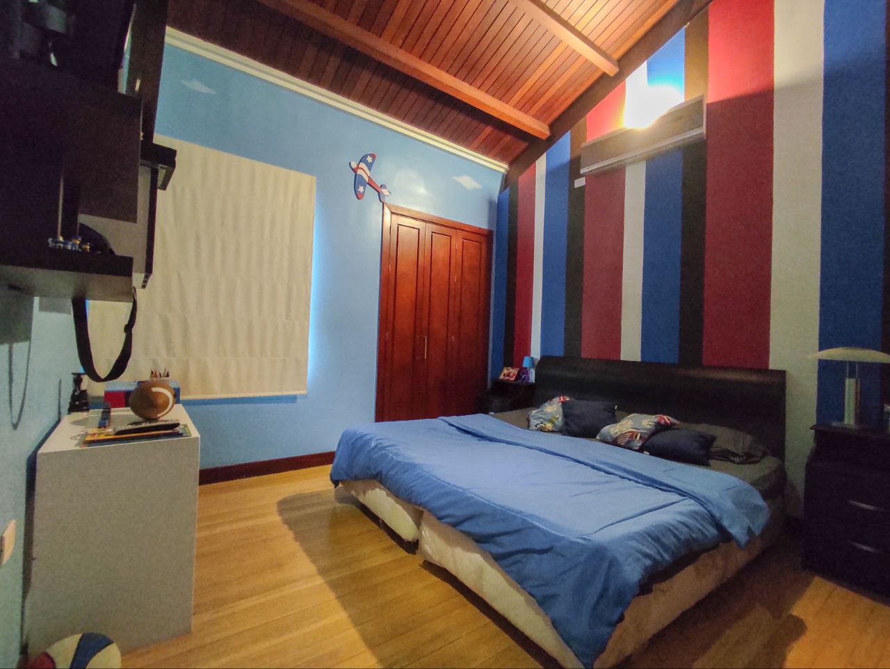 264435  En Venta  Espectacular casa con piscina en El Solar, Guataparo, Valencia. Venezuela