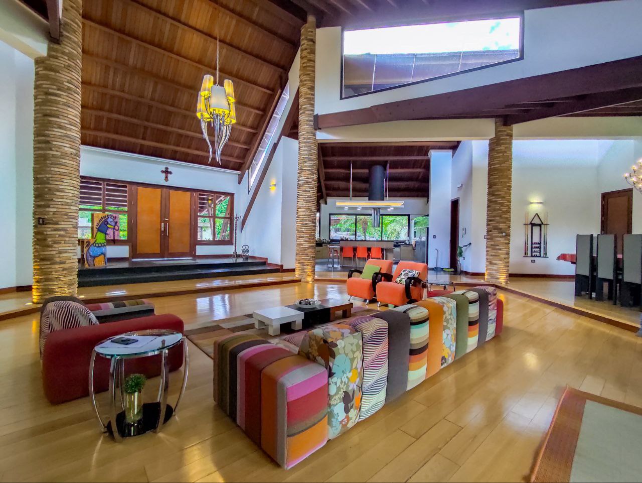 264435  En Venta  Espectacular casa con piscina en El Solar, Guataparo, Valencia. Venezuela