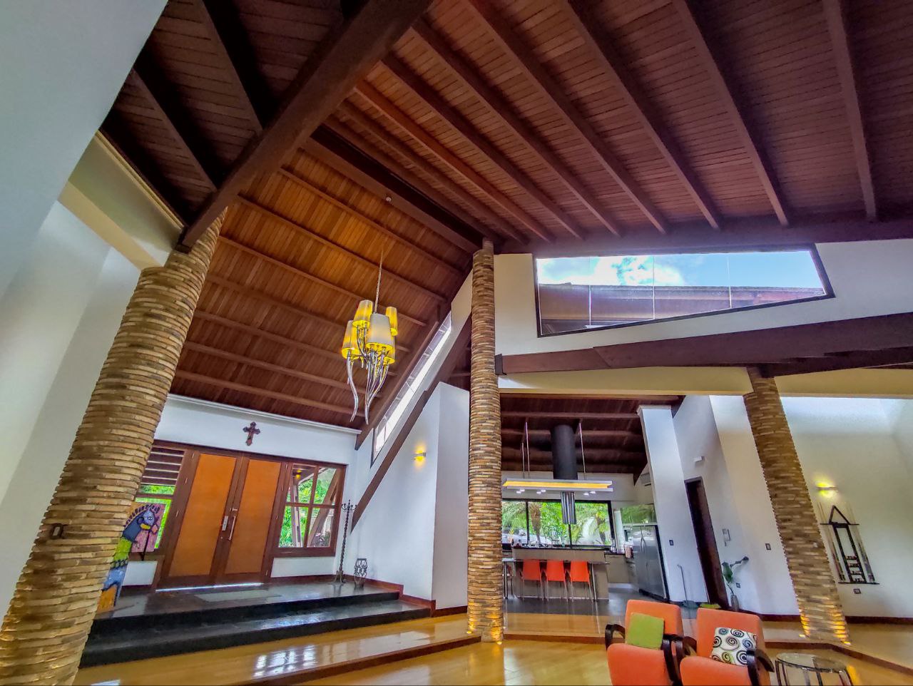 264435  En Venta  Espectacular casa con piscina en El Solar, Guataparo, Valencia. Venezuela