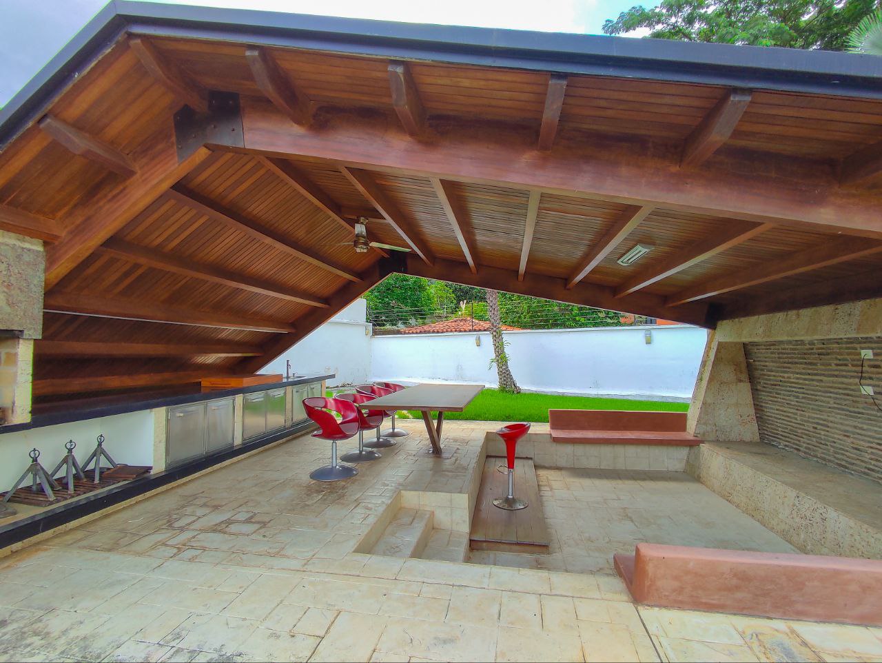 264435  En Venta  Espectacular casa con piscina en El Solar, Guataparo, Valencia. Venezuela