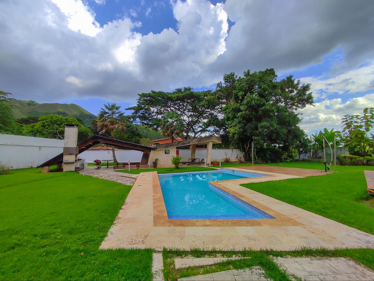 264435  En Venta  Espectacular casa con piscina en El Solar, Guataparo, Valencia. Venezuela